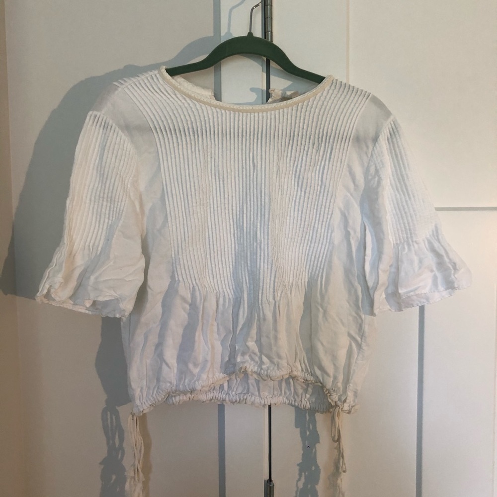 Lovely aritzia peasant white top blouse